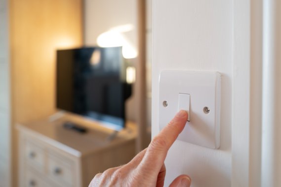 Vėstant orams norisi įsijungti šildytuvą: su išmaniuoju skaitikliu paprasta elektrą naudoti...